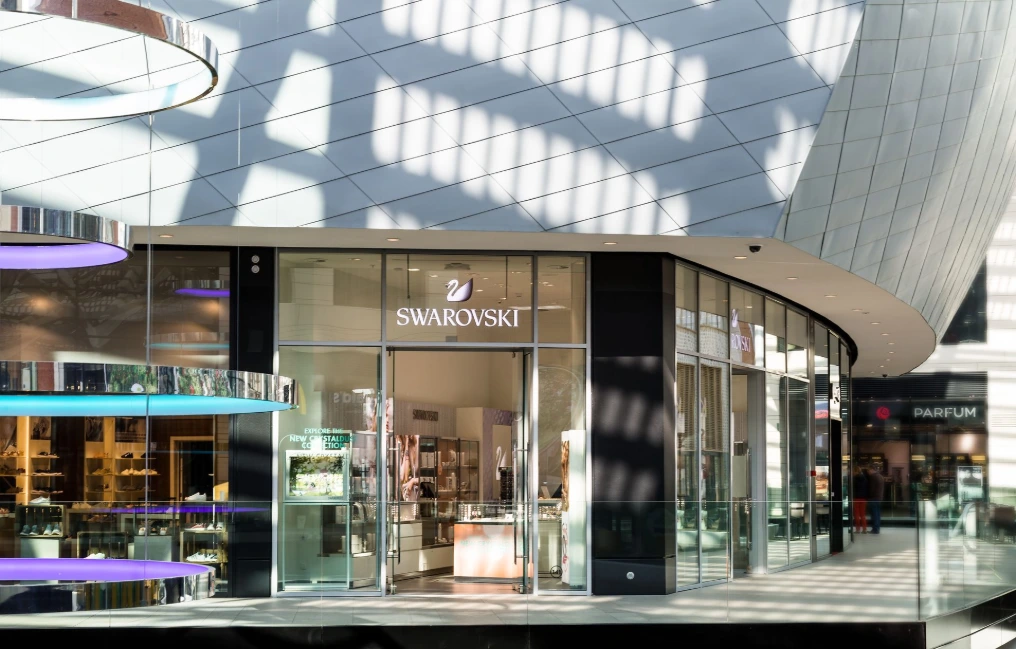 Devanture du magasin dans la galerie commerciale — Swarovski Docks