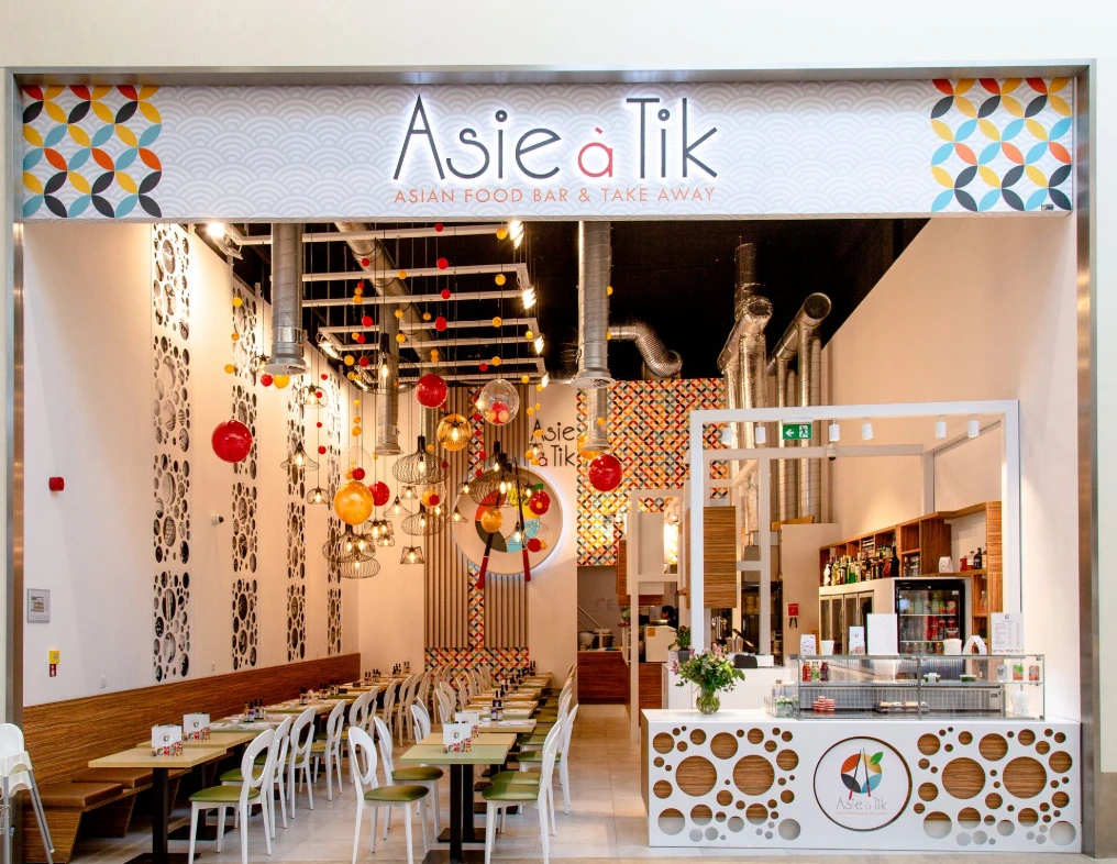 Devanture du restaurant dans la galerie commerciale — Asie a tik - Bastions